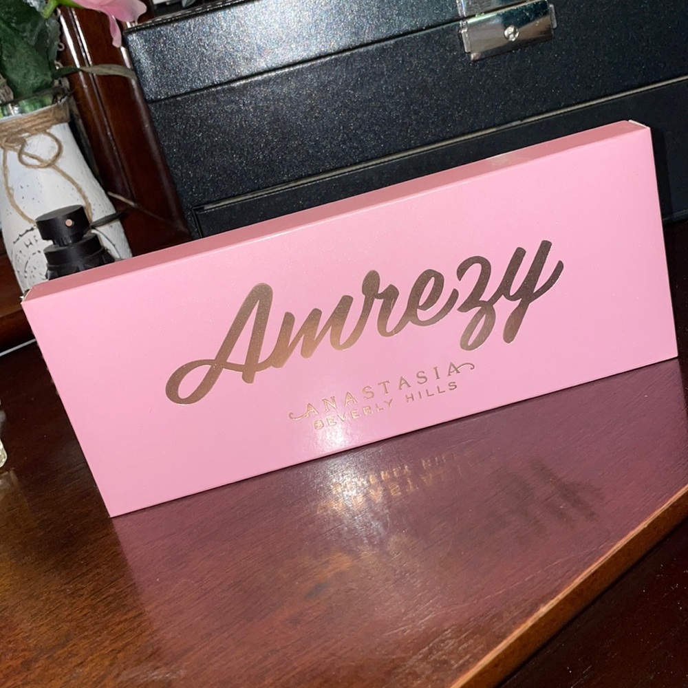 Amrezy Eyeshadow Palette